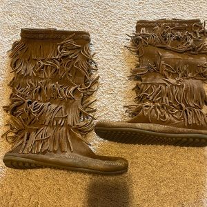 Fringe boots